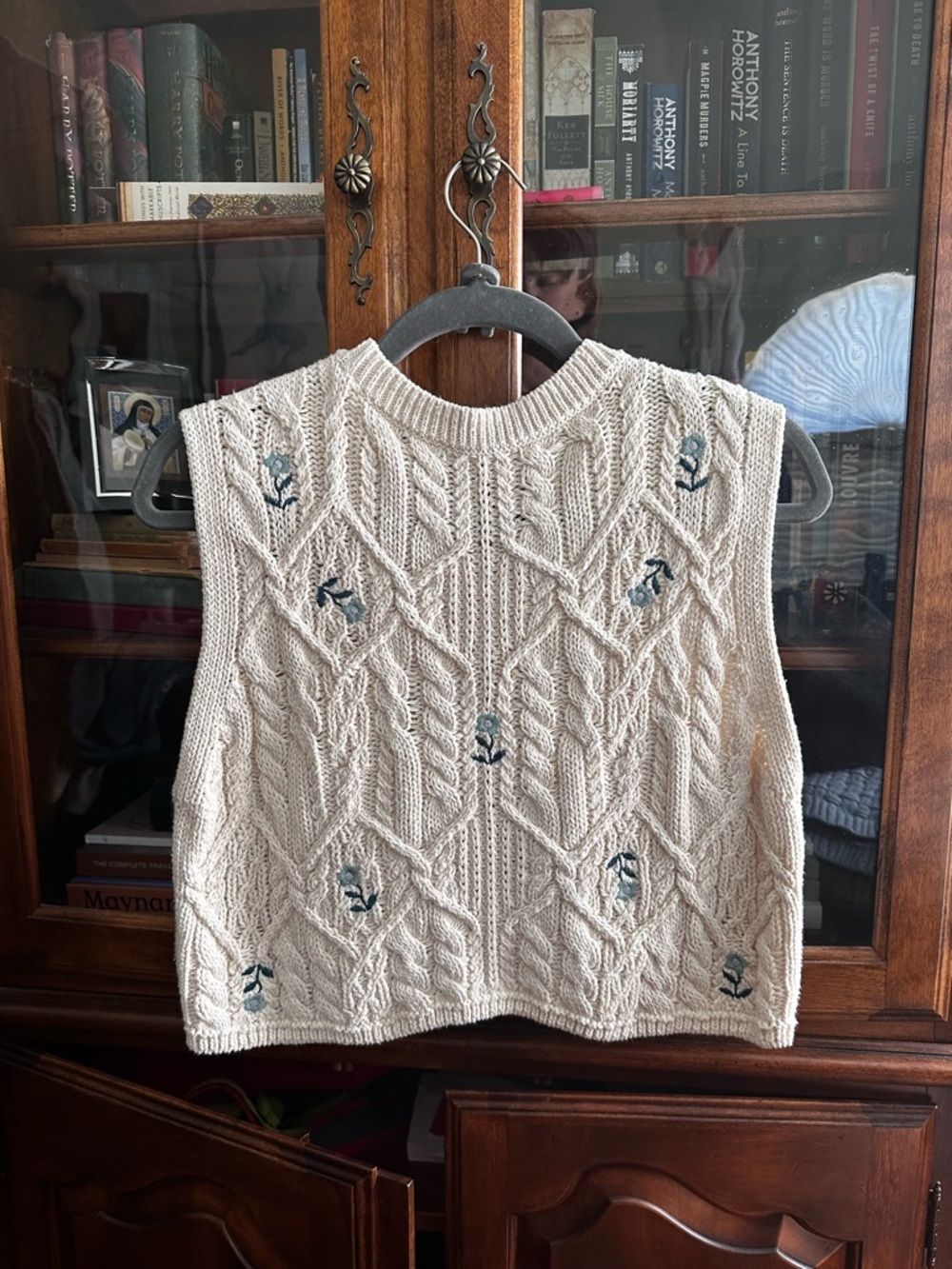 Zara Cream Cable Knit Sweater Vest with Teal Embroidery - Picture 2 of 2